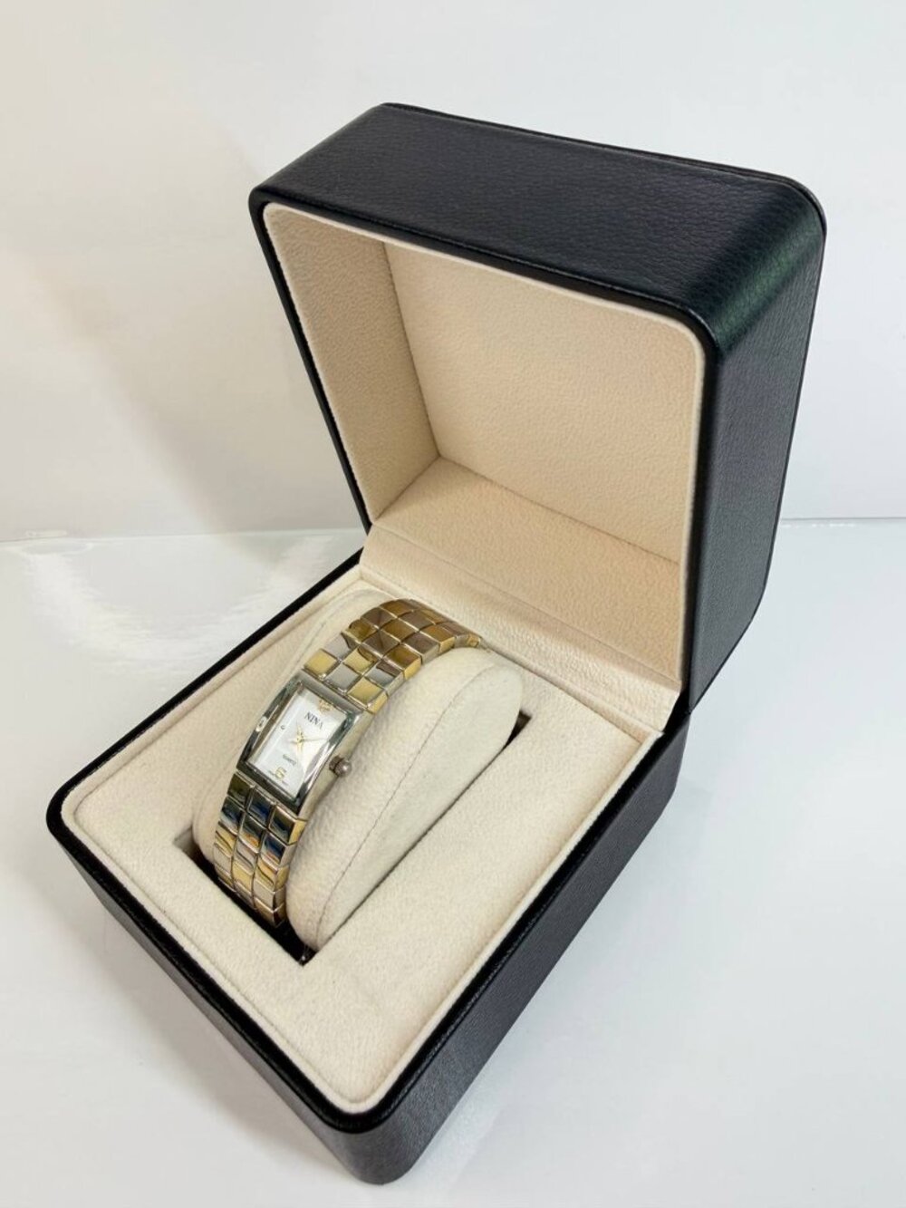 Vintage NINA Quartz Women’s Watch – Silver Tone – Japan Movement - Picture 5 of 14